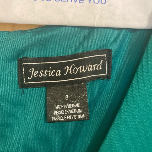 Jessica Howard Women's Sleeveless Side Tuck Gown w/  Cascade Ruffle Peplum Skirt - Picture 3 of 3